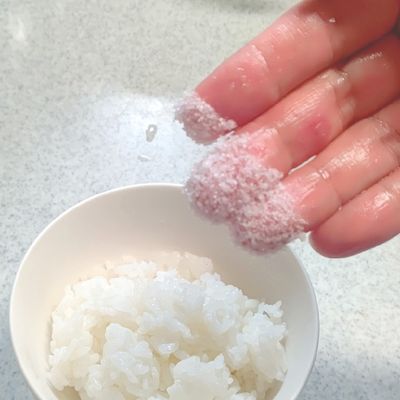 塩握り これは覚えとこう。基本中の基本。塩おにぎり、手で握るお握りは