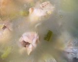 サムゲタン風中華粥☆鶏手羽元と長ネギで☆作り方3写真