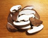 簡単ヘルシー☆鶏手羽元とさつまいもの煮物作り方2写真