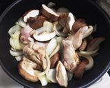 簡単ヘルシー☆鶏手羽元とさつまいもの煮物作り方5写真