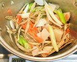 白菜と根菜ときのこの具沢山お味噌汁作り方2写真