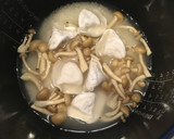 炊飯器で冷凍水餃子ときのこの炊き込みご飯作り方3写真