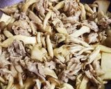 ☆韓国海苔必須！豚肉のキノコ炒め☆作り方3写真