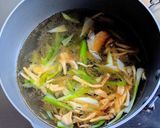 キノコと豆富・油揚げの味噌汁作り方3写真