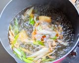 キノコと豆富・油揚げの味噌汁作り方4写真