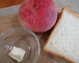 食パンでクルッと。桃のバターサンド作り方1写真