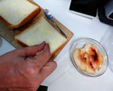 食パンでクルッと。桃のバターサンド作り方3写真