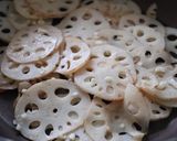 腸活！にんにく風味の塩麹レンコンきんぴら作り方3写真