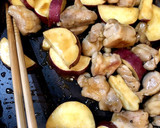 さつまいもと鶏モモ肉の甘酢炒め作り方3写真