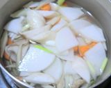 とりあえず根菜を切って、だしで煮るだけ。作り方3写真