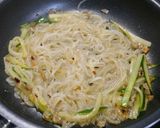 簡単！しらたき肉みそカルボナーラ作り方1写真