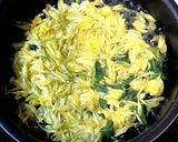 鶏ささみと菊の花の和え物作り方2写真