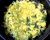 鶏ささみと菊の花の和え物作り方2写真