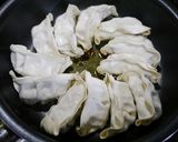 簡単！餃子のチーズ煮☆チーズアヒージョ作り方1写真