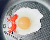 可愛い♪お弁当に！赤いタコさんの目玉焼き作り方3写真