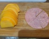 疲れた夜の贅沢な味わい、柿ハムサラダ作り方1写真
