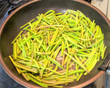 サツマイモの茎の麺つゆバター炒め作り方4写真