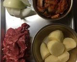 キムチ肉じゃが作り方1写真