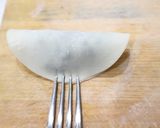 米粉餃子の皮で作るラビオリ スピルリナ入作り方3写真