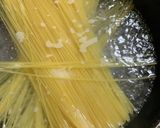 サラダチキンとパクチーのエスニックパスタ作り方1写真