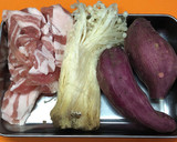 豚バラ肉とさつま芋とえのき茸の煮物作り方1写真