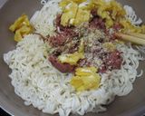 卵とコンビーフで焼き塩ラーメン作り方3写真