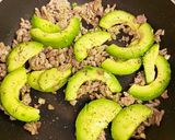 アボカドと豚ひき肉のチーズ焼き♪作り方5写真
