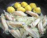 手羽中じゃが芋のトマト煮♪煮るのは10分作り方3写真
