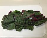 ビーツの葉と茎の中華炒め作り方1写真