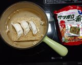 サッポロ一番で餃子ラーメン作り方2写真