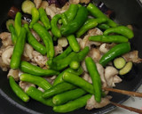 ししとうと鶏皮の甘辛味噌炒め！作り方5写真