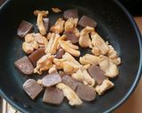 鶏肉とこんにゃくの甘辛炒め煮作り方2写真