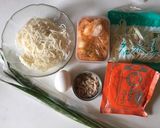 余ったそうめんで…ツナキムチ炒め！作り方1写真