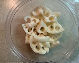 鶏もも肉とれんこんの甘辛炒め作り方2写真