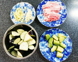 とろとろ茄子とアボカドの豚バラ味噌炒め丼作り方1写真