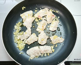 とろとろ茄子とアボカドの豚バラ味噌炒め丼作り方4写真
