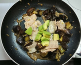 とろとろ茄子とアボカドの豚バラ味噌炒め丼作り方7写真