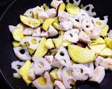 さつまいも・蓮根・鶏肉の照り照り炒め作り方3写真