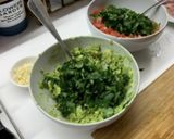 旨味たっぷり★アボカドの本格ワカモレ作り方4写真