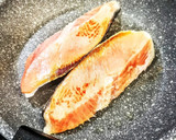 鮭のバター醤油焼き♪冷凍のまま！作り方2写真