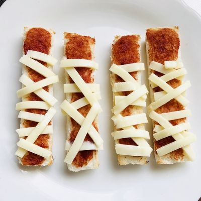 簡単ハロウィン♪ミイラのトースト by LimeLunch 【クックパッド