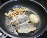 簡単！アジのオリーブ炒め☆バター醤油風味作り方5写真