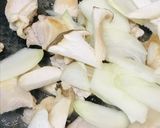 鶏もも肉の片焼き&片蒸しの赤味噌炒め作り方3写真