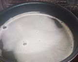 余った餃子の種で…？卵団子スープ作り方1写真