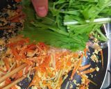 食卓が華やかに☆水菜と人参のしりしり作り方4写真
