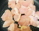 盛りつけにも●鶏肉のシンプル白ワイン炒め作り方1写真