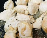 盛りつけにも●鶏肉のシンプル白ワイン炒め作り方2写真
