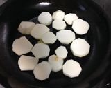 里芋のソテー☆アンチョビガーリック味作り方3写真
