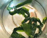 でっかい豆腐とほうれん草とワカメお味噌汁作り方1写真