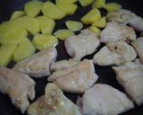 むね肉・じゃが芋のニンニク照り焼き炒め♪作り方4写真
